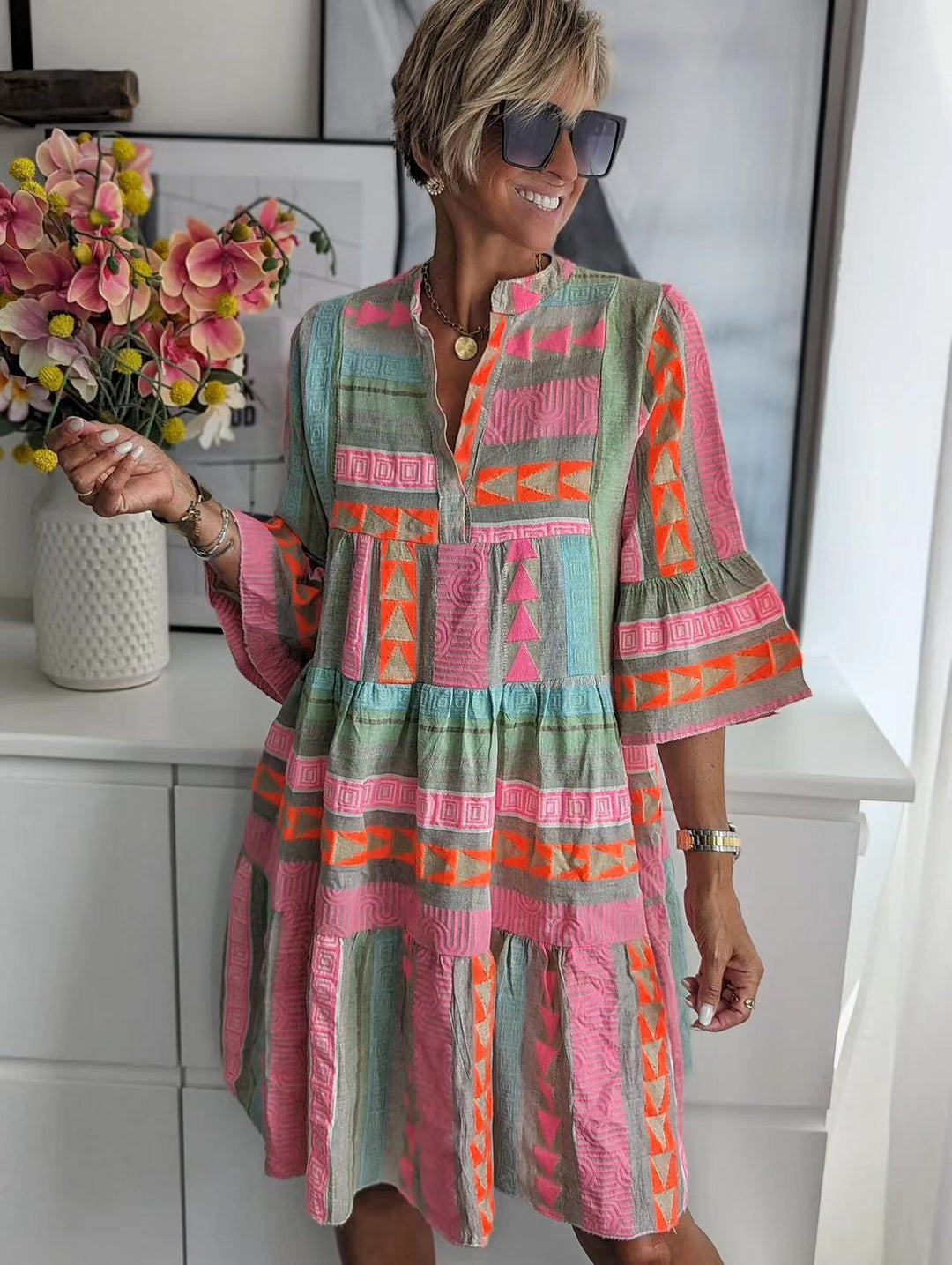 Damen luftiges Boho-Kleid mit eingewebten Mustern und kurzen Ärmeln EB