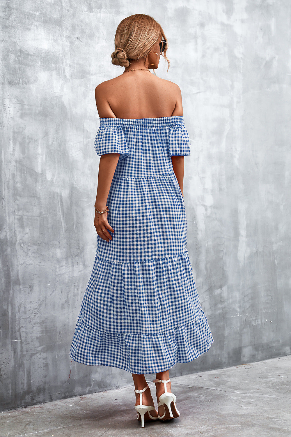 Damen Fließendes Maxikleid mit off-shoulder Design und Rüschensaum EB
