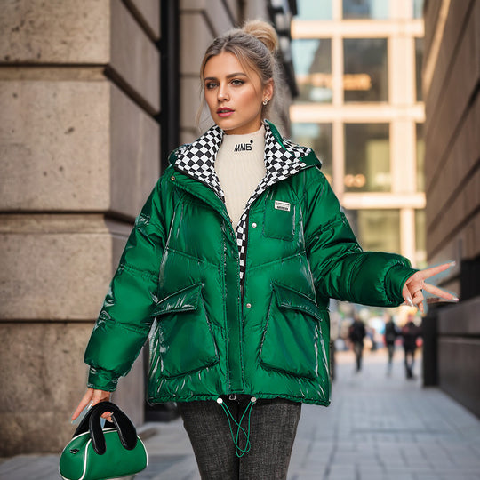 Damen modische kurze Pufferjacke mit Kapuze und praktischen Taschen EB