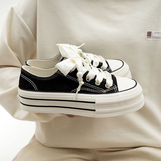 Damen Bequeme Plattform-Sneaker mit verspielten Schnürsenkeln und eleganter Oberfläche EB