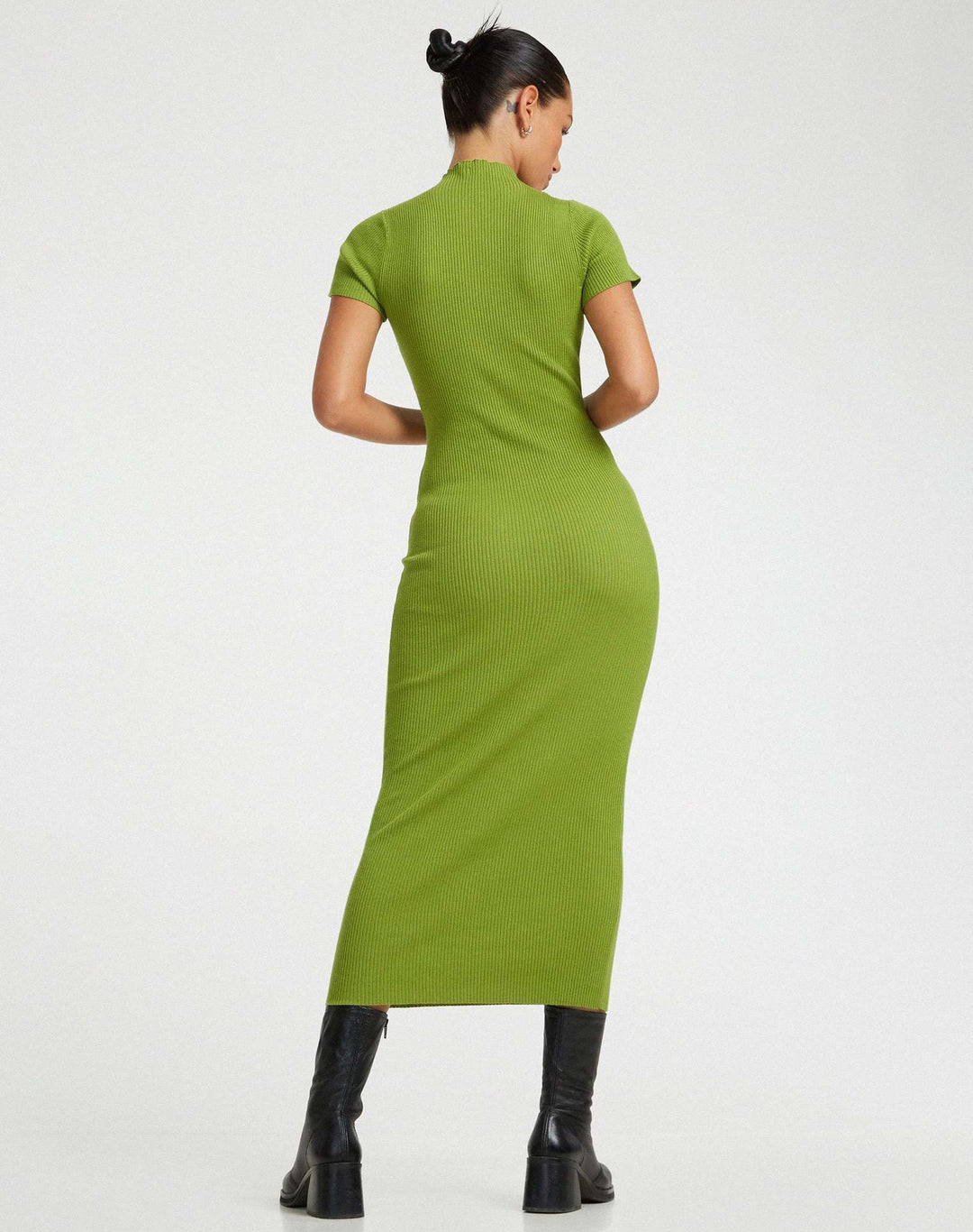 Damen figurbetontes Strickkleid mit asymmetrischem Ausschnitt und hohem Kragen EB