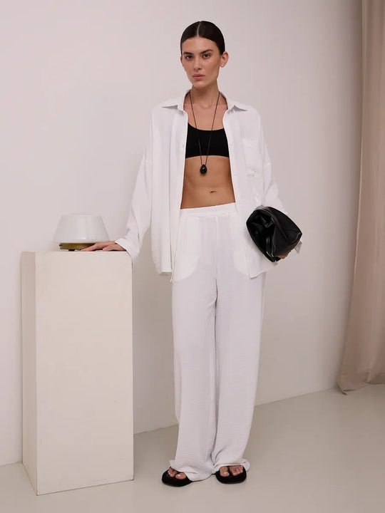 Damen entspannendes Oberteil und weite Hose EB