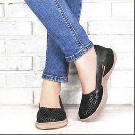 Damen bequeme und stilvolle Slipper mit perforiertem Design EB