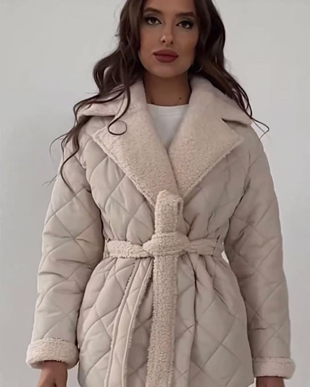 Damen gesteppte Teddyjacke mit Gürtel EB