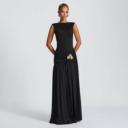 Damen elegantes bodenlanges Abendkleid mit raffinierten Fältchen und dekorativer Brosche EB