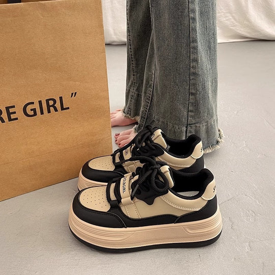 Damen Sportliche Plateau-Sneaker mit elastischen Schnürsenkeln und dämpfender Sohle EB