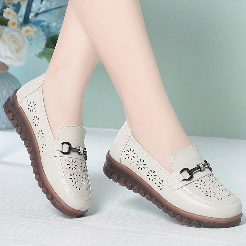 Damen Bequeme Mokassins mit luftiger Perforation und modischem Schmuckdetail EB