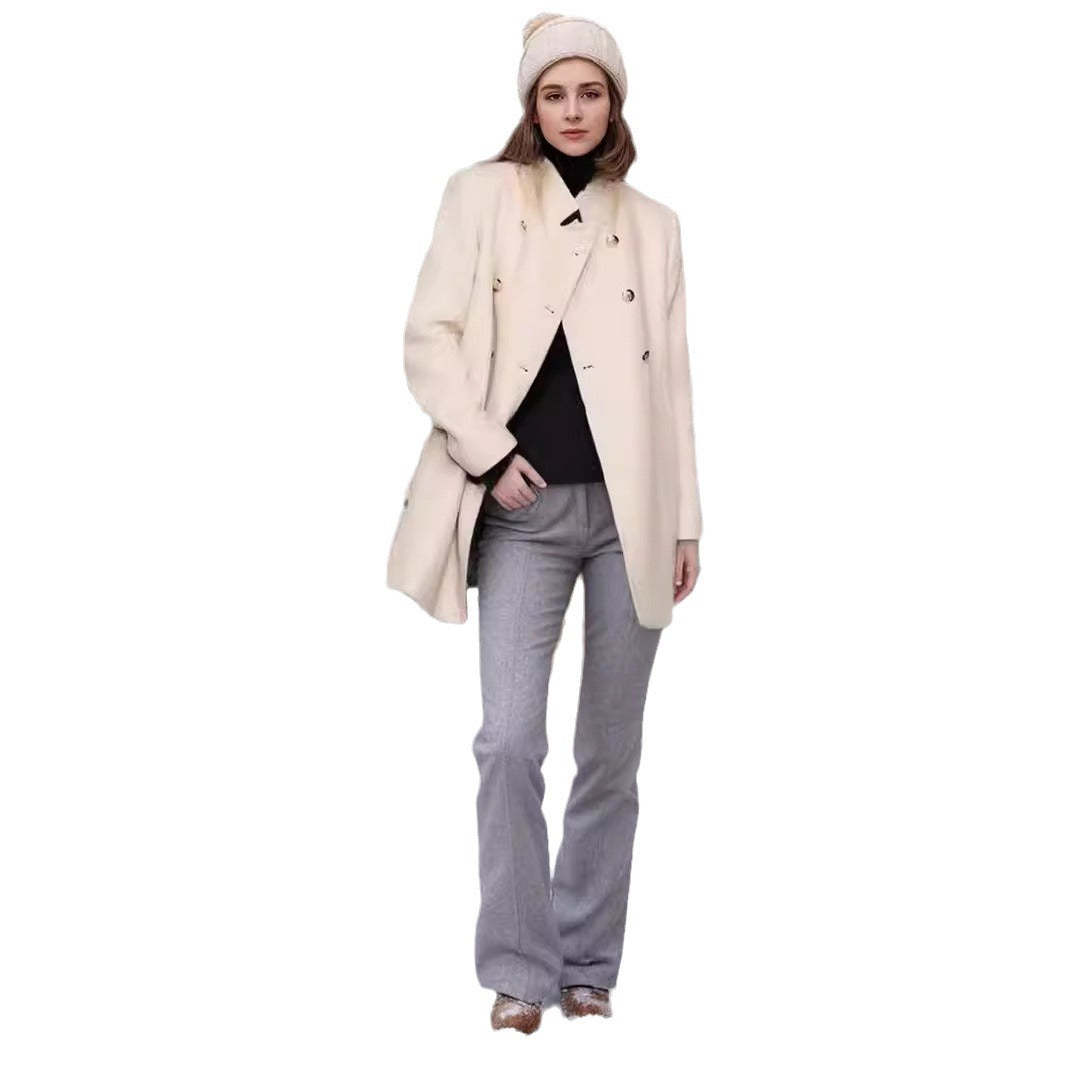 Damen Eleganter Kurz-Mantel mit doppelter Knopfreihe und seidigen Details EB
