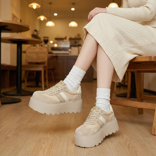 Damen Plateau-Sneakers mit sportlichem Design von EB