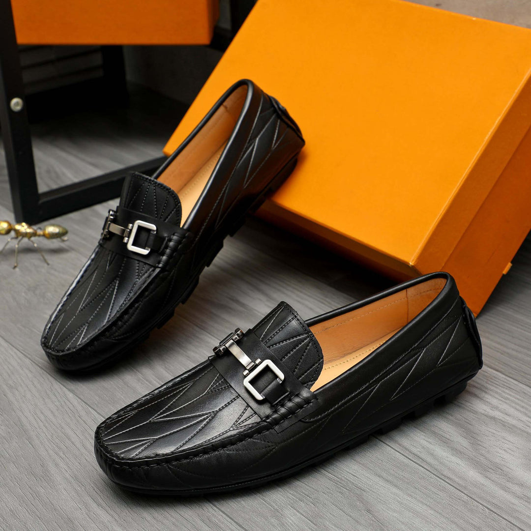 Damen Mokassin mit eleganter Prägung und modischem Schnallen-Detail EB