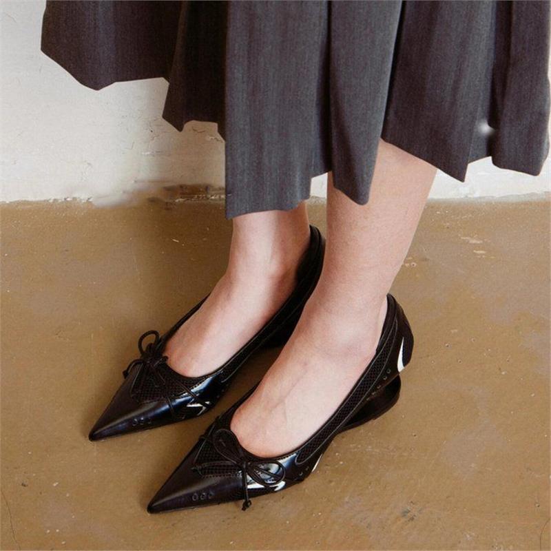 Damen elegante High Heel Ballerinas mit glänzender Oberfläche und Rüschendetail EB