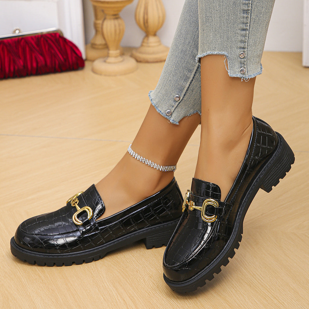 Damen nan glänzende Krokoprägung Loafer mit profilierter Traktorsohle und goldener Zierschnalle EB