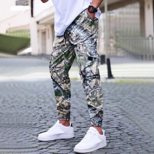 Herren Cargohose im angesagten Camouflage-Design mit elastischem Bund und praktischen Taschen EB