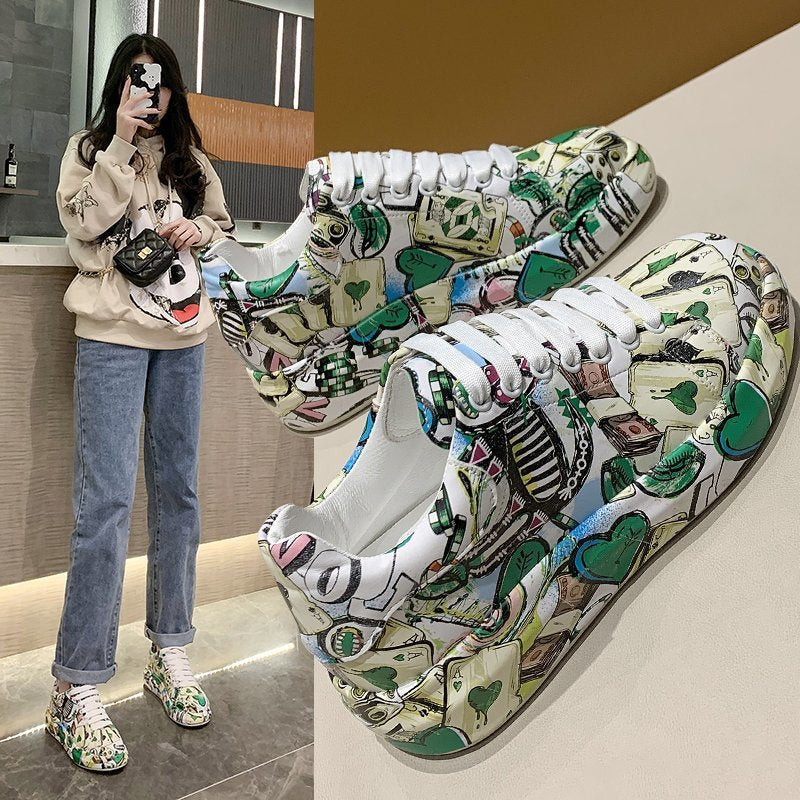 Damen Sneakers im bunten Comic-Design mit rutschfester Sohle EB