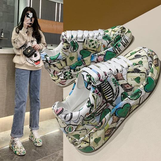 Damen Sneakers im bunten Comic-Design mit rutschfester Sohle EB