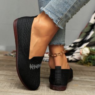 Damen bequeme Slipper aus atmungsaktivem Strickmaterial mit eleganter Zierstickerei EB
