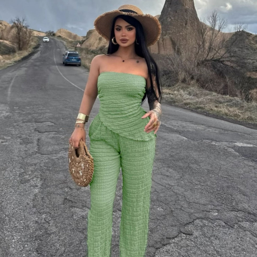 Damen eleganter Jumpsuit mit schulterfreiem Design und asymmetrischem Saum EB