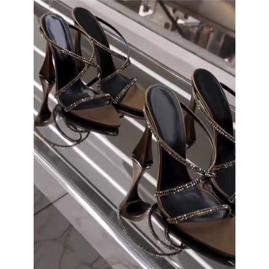 Damen elegante Absatzsandalen mit modischem Riemendesign und funkelnden Strassakzenten EB