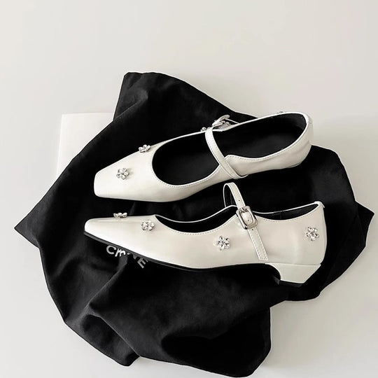 Damen Ballerina-Schuhe mit verziertem Riemen und glänzenden Applikationen EB