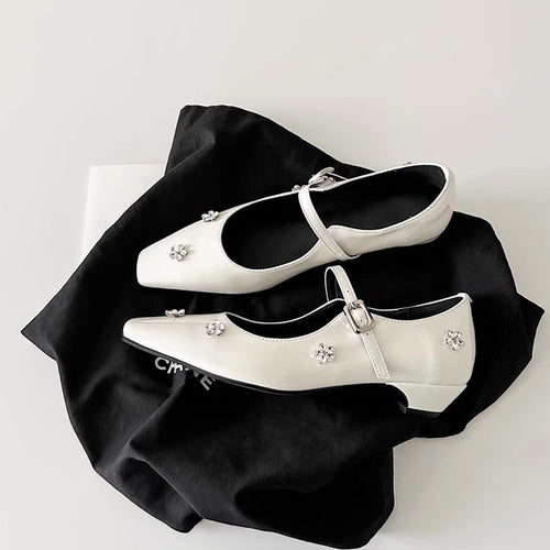 Damen Ballerina-Schuhe mit verziertem Riemen und glänzenden Applikationen EB