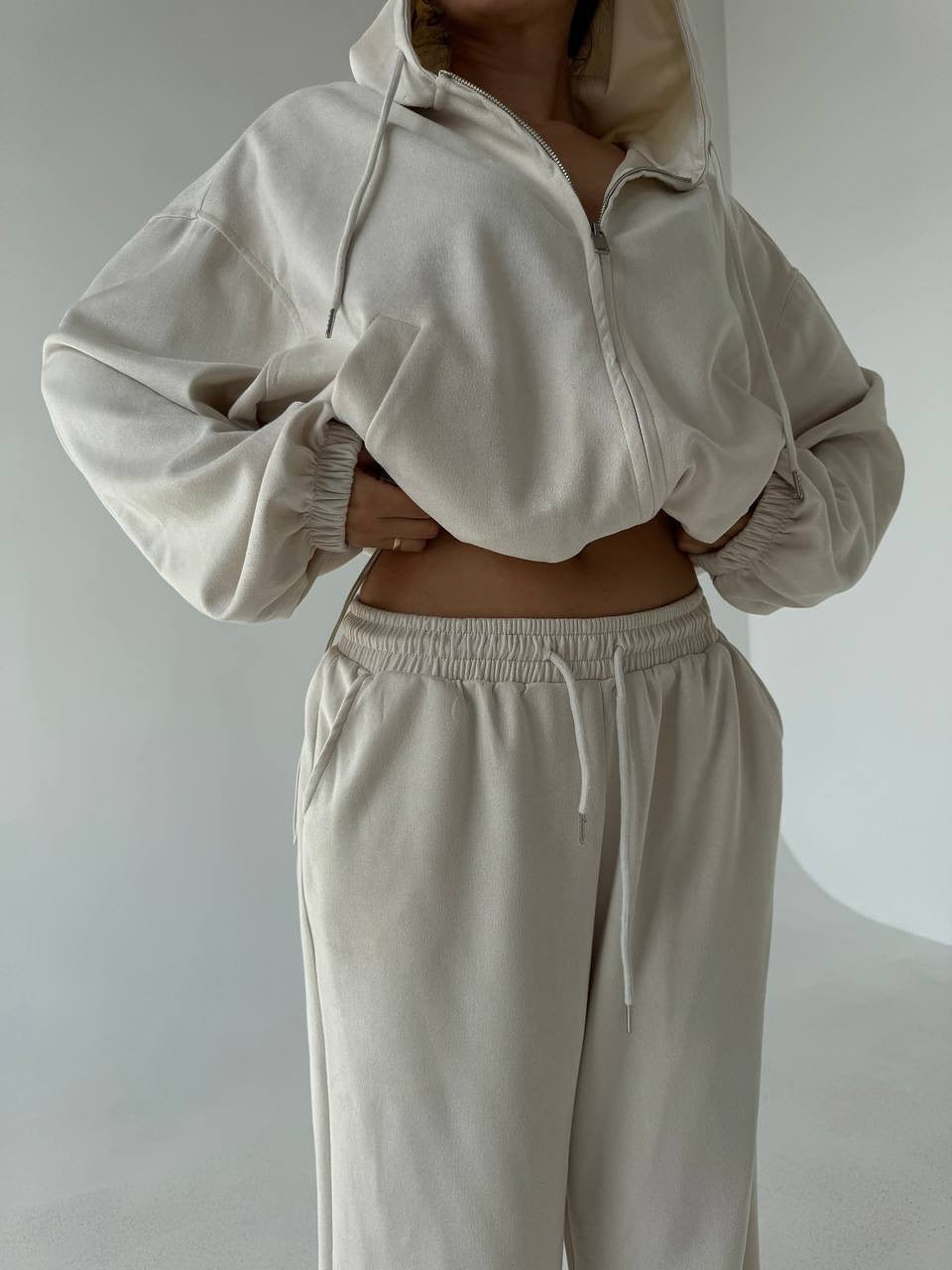 Damen Velours-Cropped-Kapuzenjacke mit Ballonärmeln und weiter Palazzo-Sweathose EB