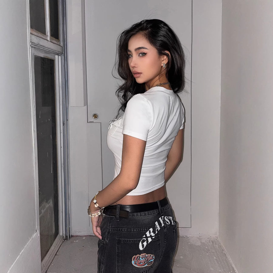 Damen Kurzarm Shirt mit dekorativem V-Ausschnitt und praktischem Taschen-Design EB