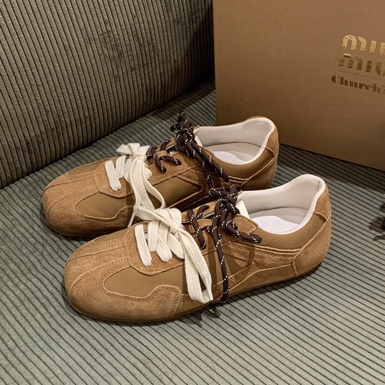 Damen sportliche Sneakers mit speziellen Schnürdetails und komfortabler Sohle EB