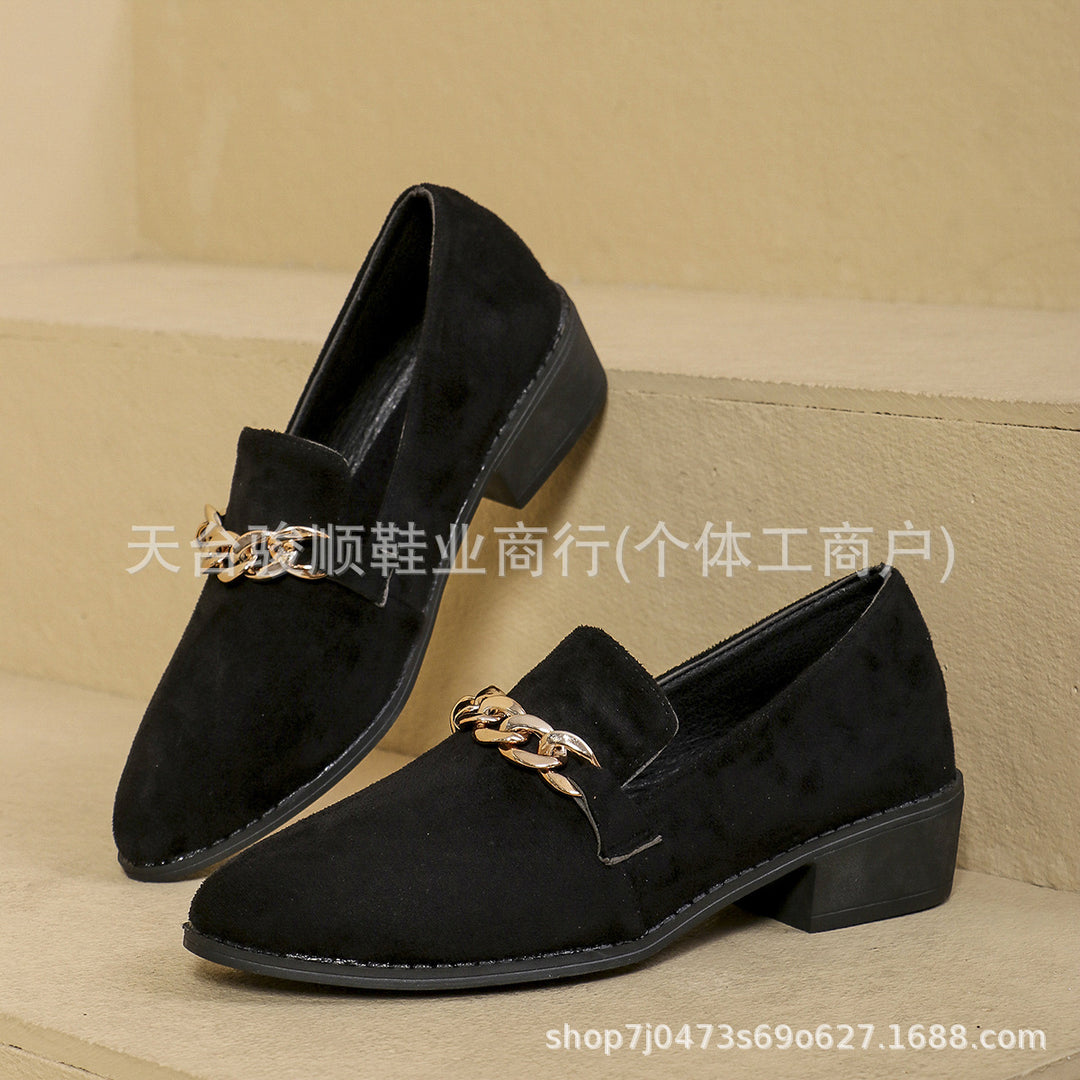 Damen Veloursleder-Loafer mit goldener Kettenapplikation und kleinem Blockabsatz EB