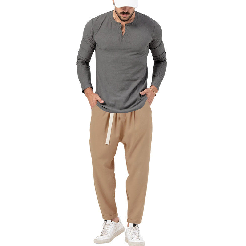 Herren lässiges Langarm-Henley-Shirt kombiniert mit eleganter Jogginghose EB