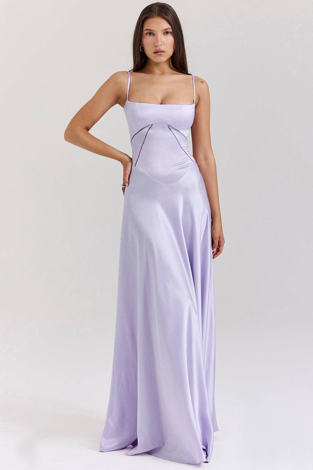 Damen Elegantes Maxikleid mit schmalen Spaghettiträgern und fließendem Satinfall EB