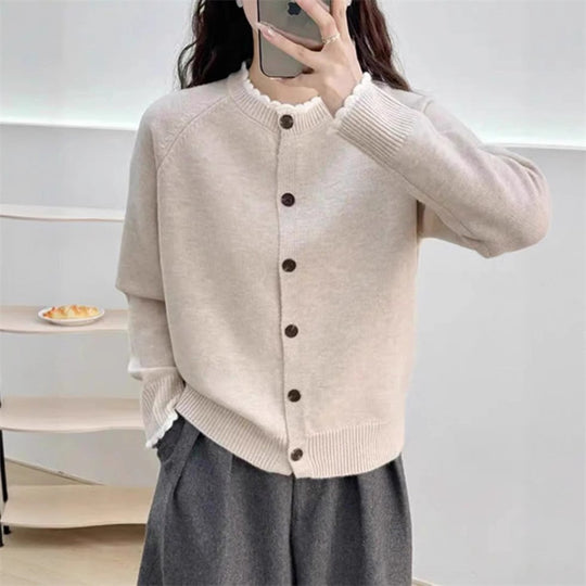 Damen Strickjacke mit Knopfdetails und dekorativem Kragen EB