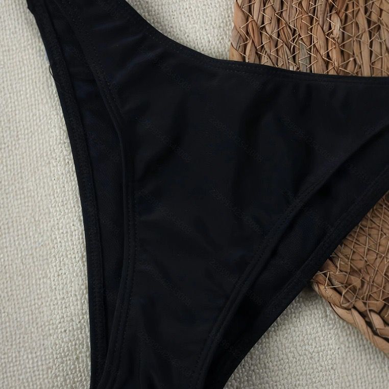 Damen Bikini-Set mit elegantem Knoten und goldener Akzentverzierung EB