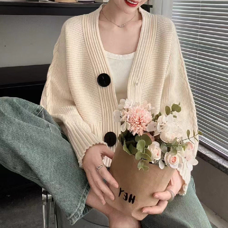 Damen modische Strickjacke mit großen Knöpfen und seitlich offenen Ärmeln EB
