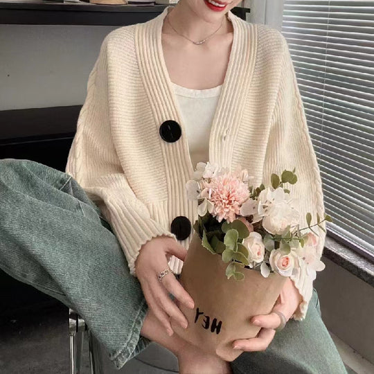 Damen modische Strickjacke mit großen Knöpfen und seitlich offenen Ärmeln EB