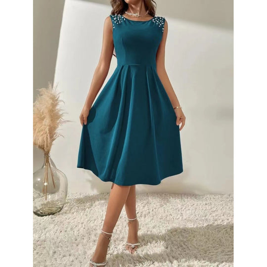 Damen Midi-Kleid mit dekorativen Perlenakzenten und schwingendem Rock EB