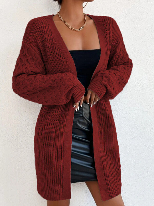 Damen Strickjacke mit kunstvollem Zopfdesign und lockerem Schnitt EB