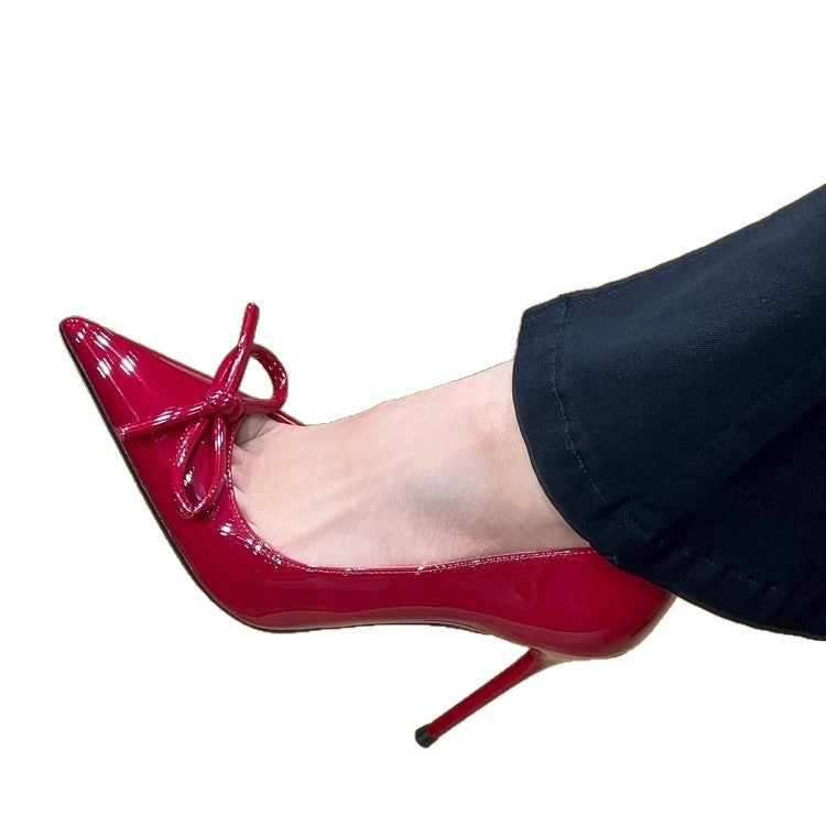 Damen elegante Pumps mit dekorativer Schleifenapplikation und hochglänzendem Finish EB