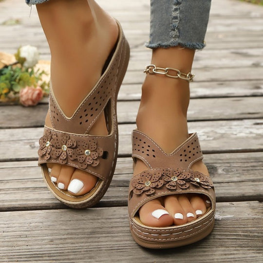 Damen Bequeme und elegante Pantoletten mit floralem Dekor EB