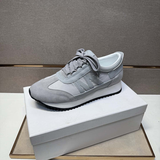 Damen Sneakers mit atmungsaktiver Oberflächenstruktur und rutschfester Sohle EB