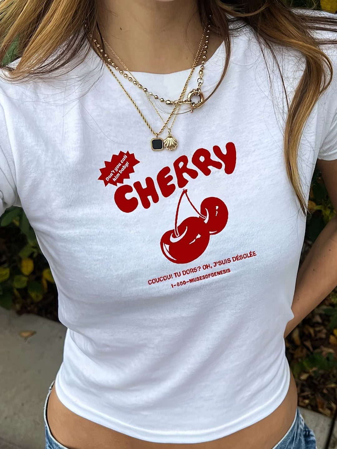 Damen T-Shirt mit künstlerischem Statement-Print und figurbetontem Schnitt EB