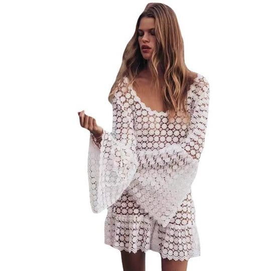 Damen Bademode-Kleid mit luftigen Glockenärmeln und dekorativem Häkelmuster EB