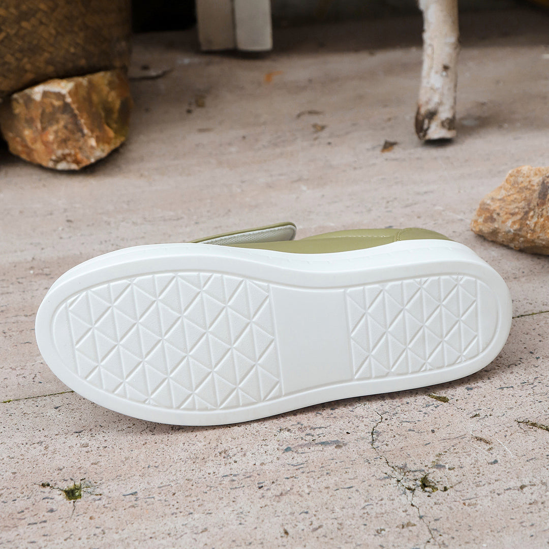 Damen modische Slip-On Sneakers mit auffälligem Verschluss EB