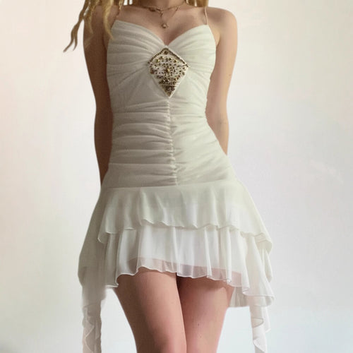 Damen Elegantes Abendkleid mit Rüschendetails und funkelndem Schmuck EB