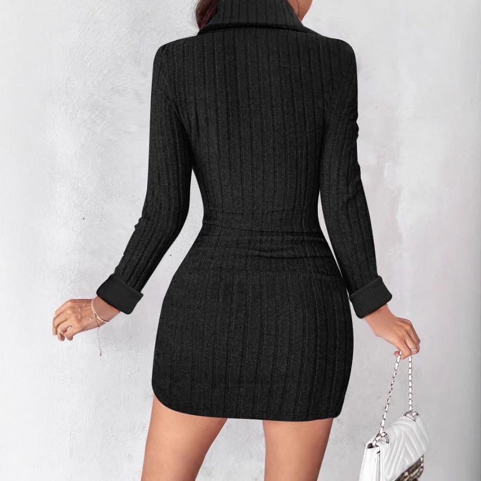 Damen Strickkleid mit V-Ausschnitt und Knopfdetails EB