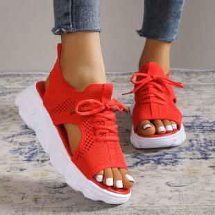 Damen sportive Sandalen mit hochgezogenem Plateau EB