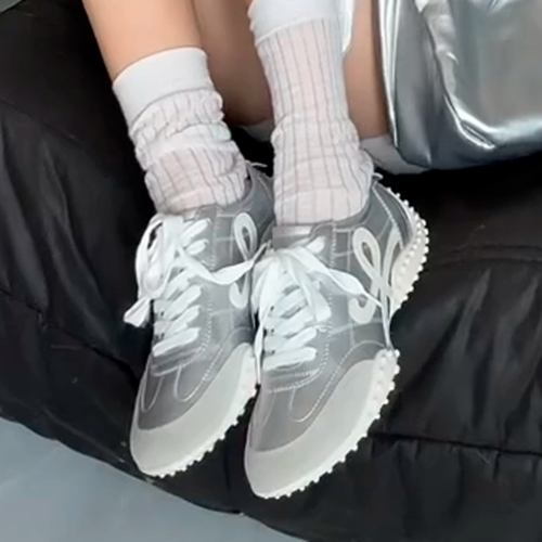 Damen Sportliche Sneakers mit modernem Obermaterial und rutschfester Sohle EB