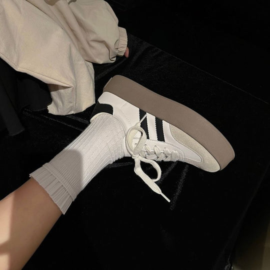 Damen Modische Plateausneaker mit gepolsterter Sohle und sportlichem Design EB