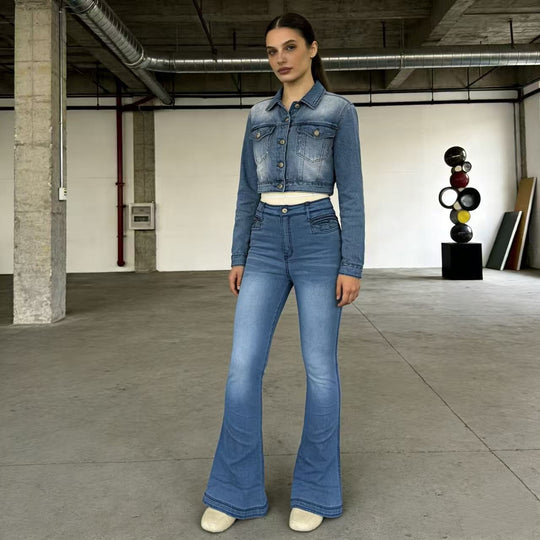 Damen nan High‑Waist Schlagjeans mit modellierender Hüftform, verstärkten Beinnähten und extra weitem Trompetenbein EB
