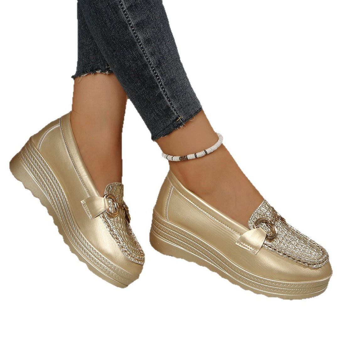 Damen Wedge Mokassins mit glänzendem Obermaterial und dekorativem Kettenakzent EB