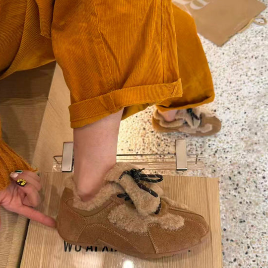 Damen Sneaker mit kuscheligem Lammfell und rutschfester Sohle EB